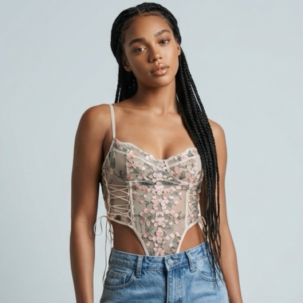🌺Floral Embroidered Bodysuit